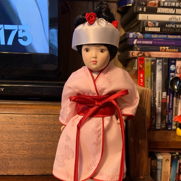 1992 Japanese Bride Doll. Porcelain - Picture 2 of 2